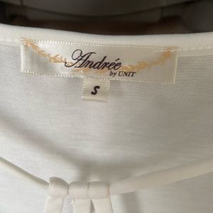 NWOT Andree White Boutique Top, Size Small.